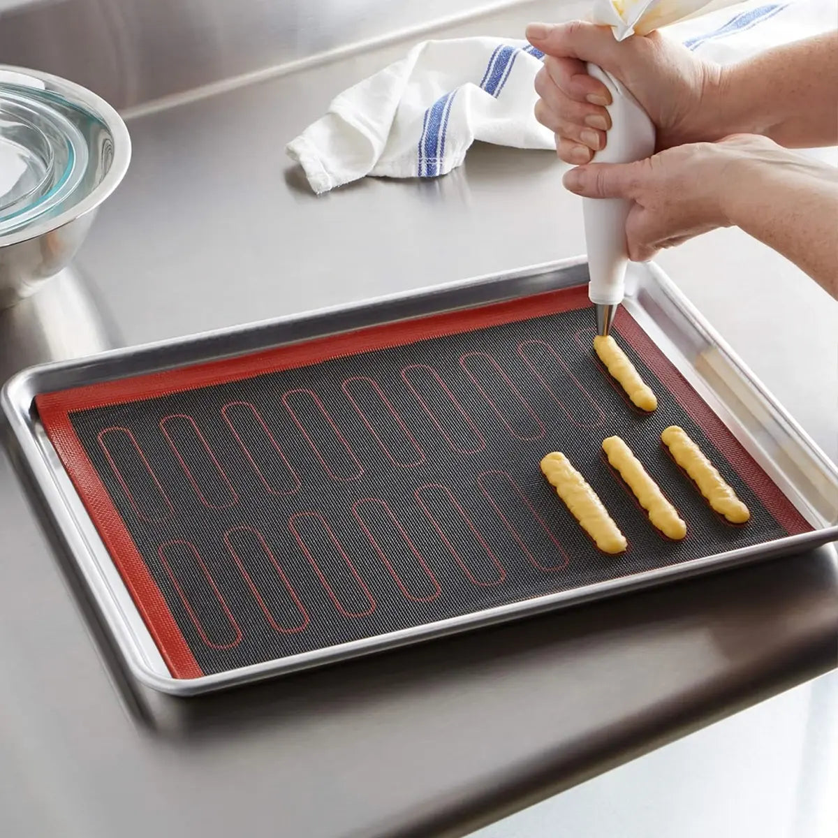 1PC Perforated Silicone Baking Mat, 2 Sides with Puff & Round Patterns, Reusable Non-stick Oven Liner, for Cookies Macaron Bread - Nexvibe
