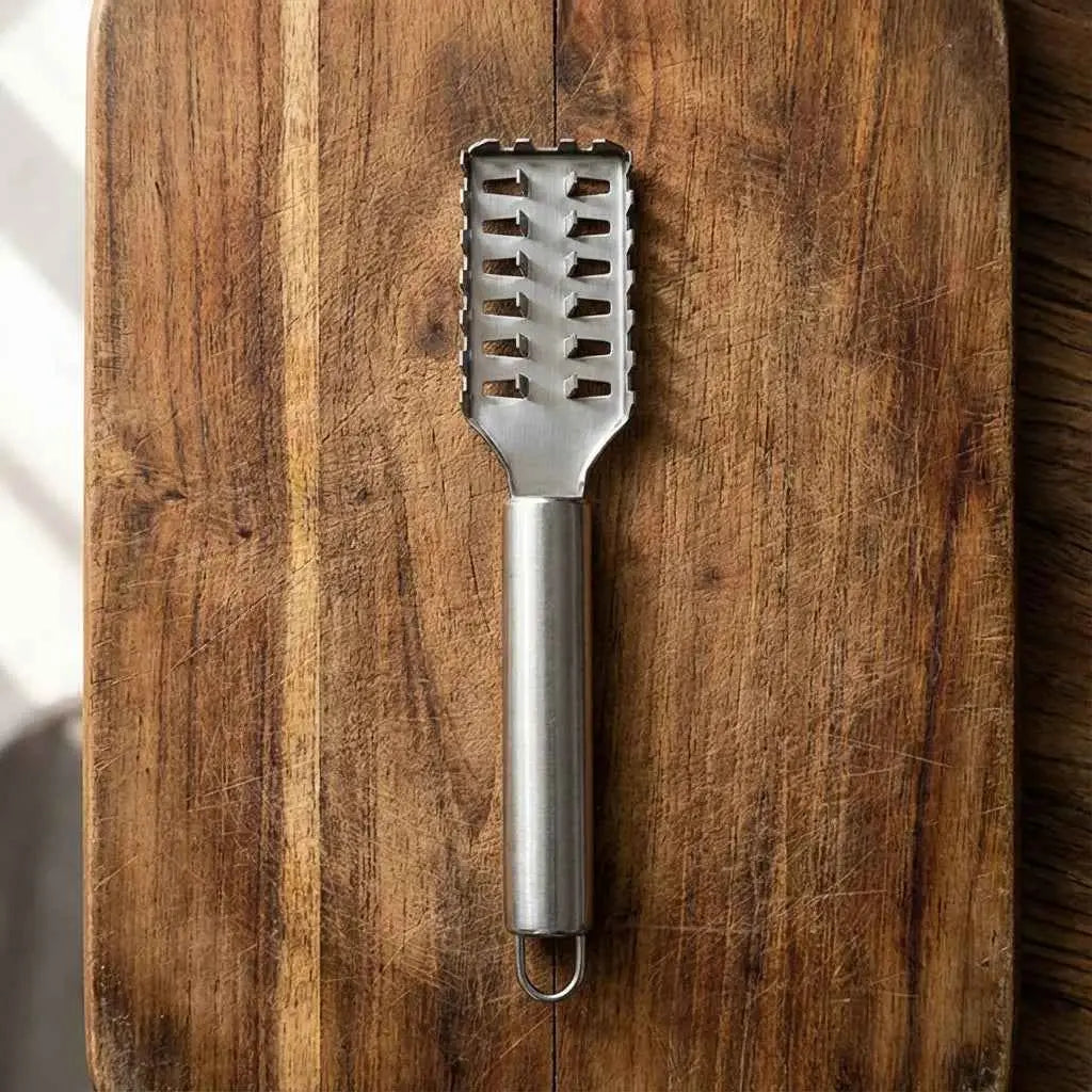 Multi-Purpose Kitchen Scraper, for Fish, Ginger, Veggies. 23cm, Non-Slip Handle, Versatile Tool
