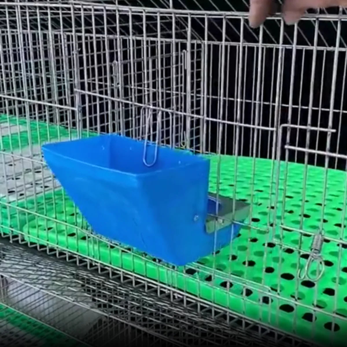 Blue Rabbit Feed Box Hopper Rabbit Cage Hanging Feed Trough Hamster Bunny Guinea Pig Eating Drinking Bowl Livestock Supplies 1Pc